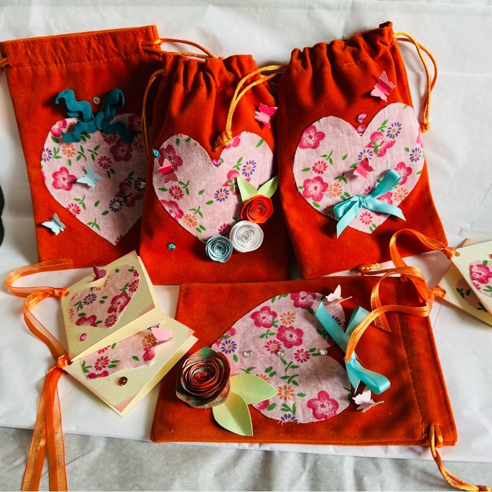 Spring hearts 8 pc velvet bags & gift tags
